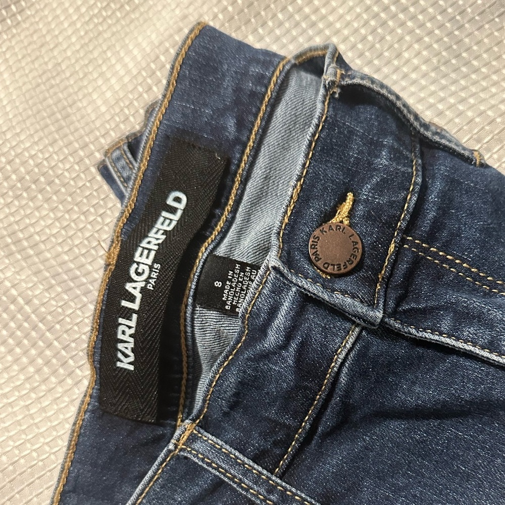 Size 8 - Picture 2 of 3